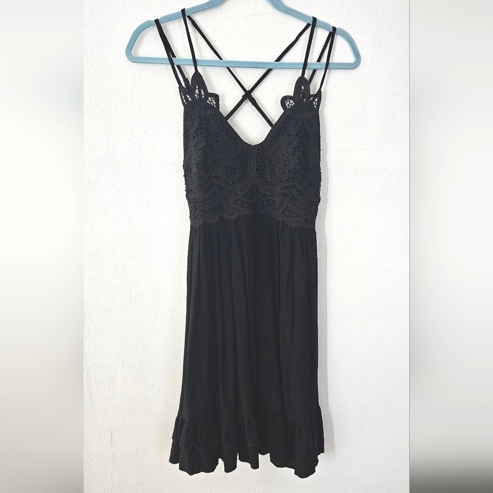 Mainstrip‎ Black Crochet Lace V-Neck Mini Dress Boho Strappy Smocked Back NWOT S
